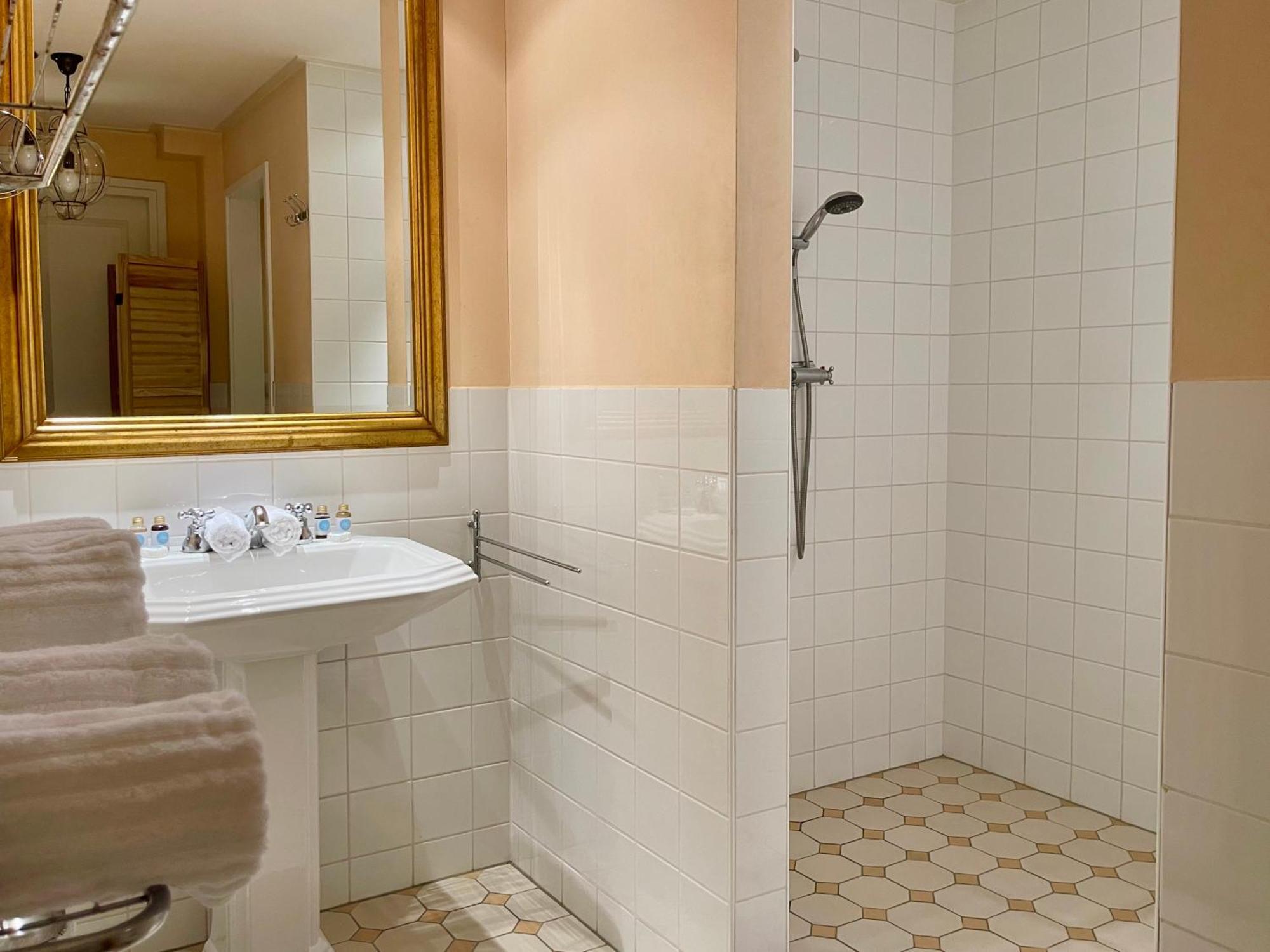 B&B Kerkstraatje3 Midden In Historisch Centrum 聚特芬 外观 照片